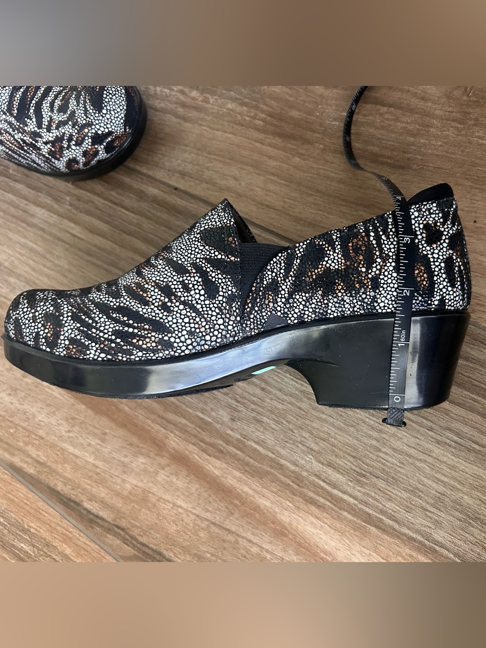 NEW Naturalizer FREEDA Metallic Animal Print Slip-On Clogs Size 7.5 Ortholite - Picture 14 of 15